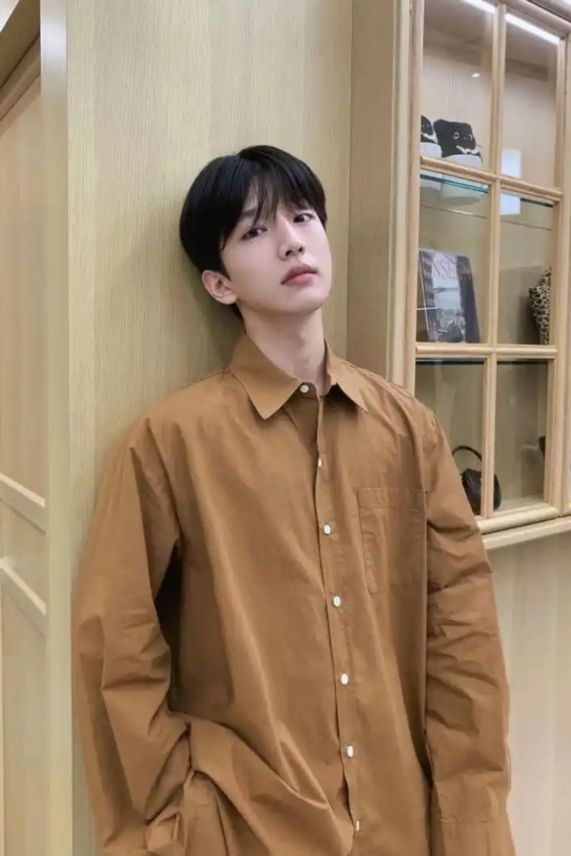 trai hàn quốc đeo kính