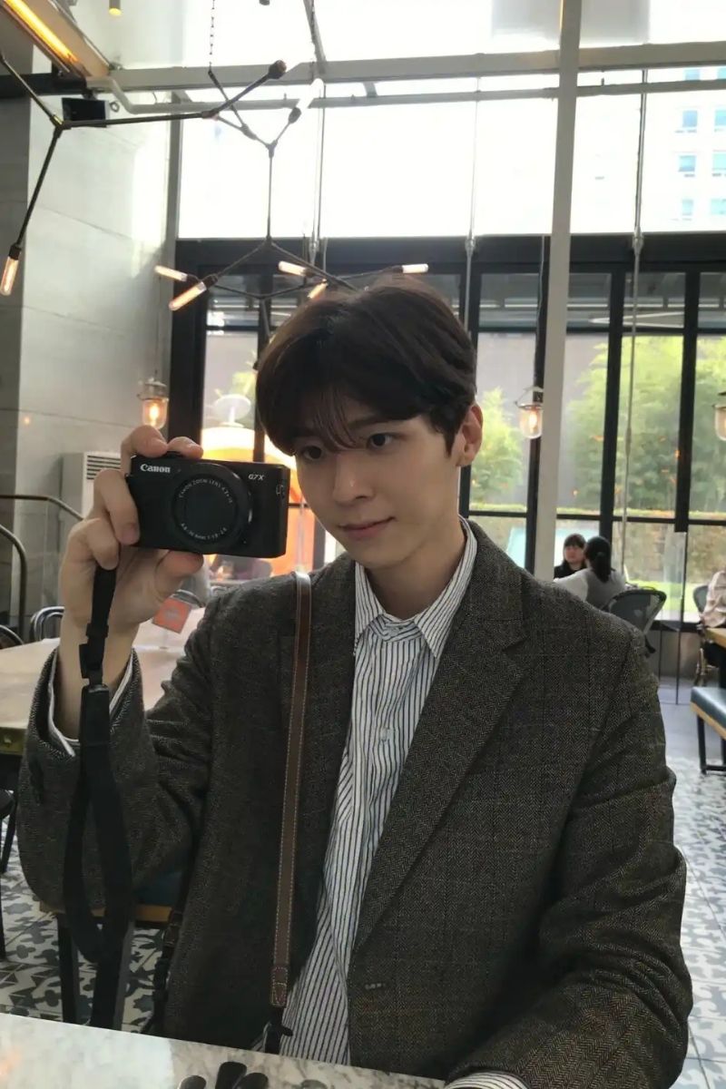 trai hàn quốc mặc vest