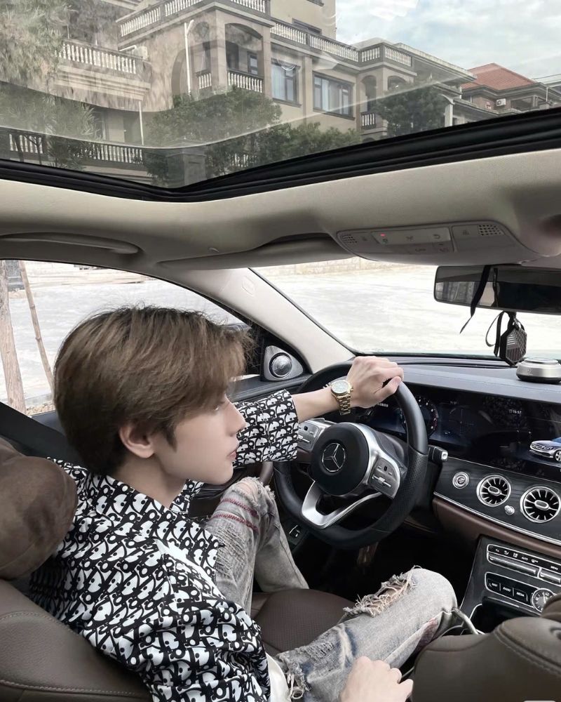 trai k6 đẹp lái xe