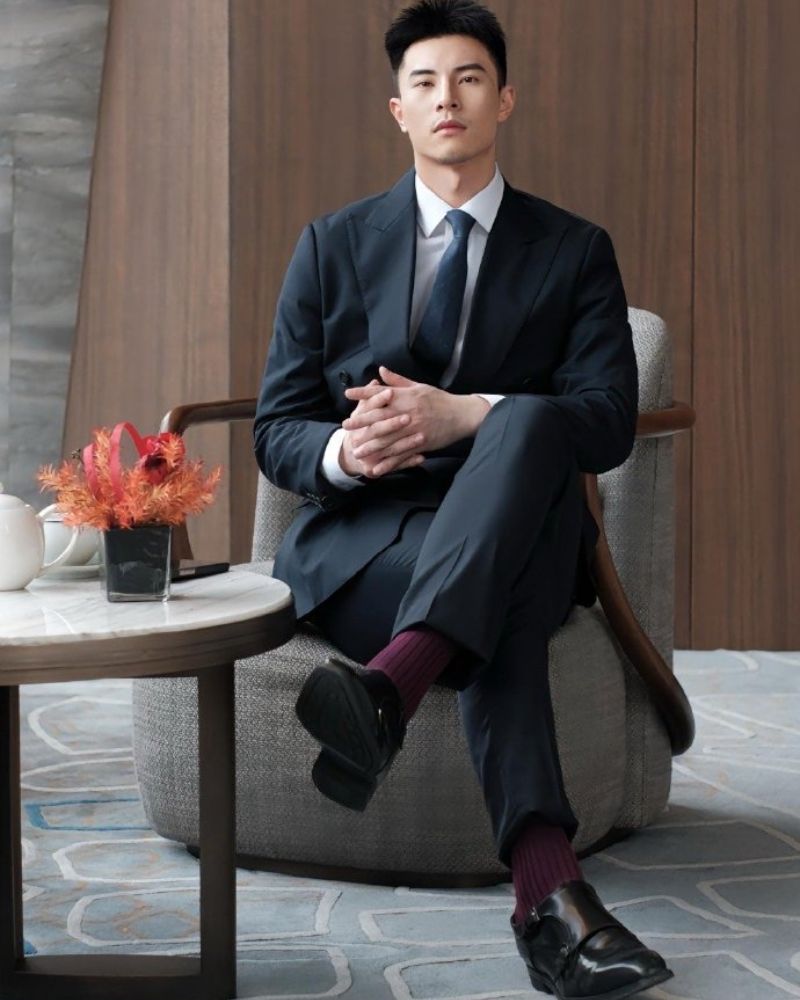 trai mặc vest cafe