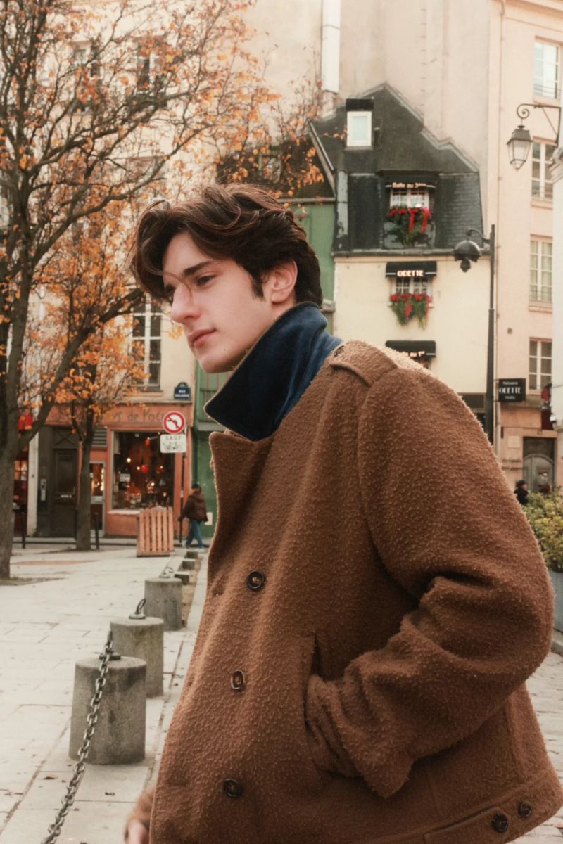 trai tây tóc vàng