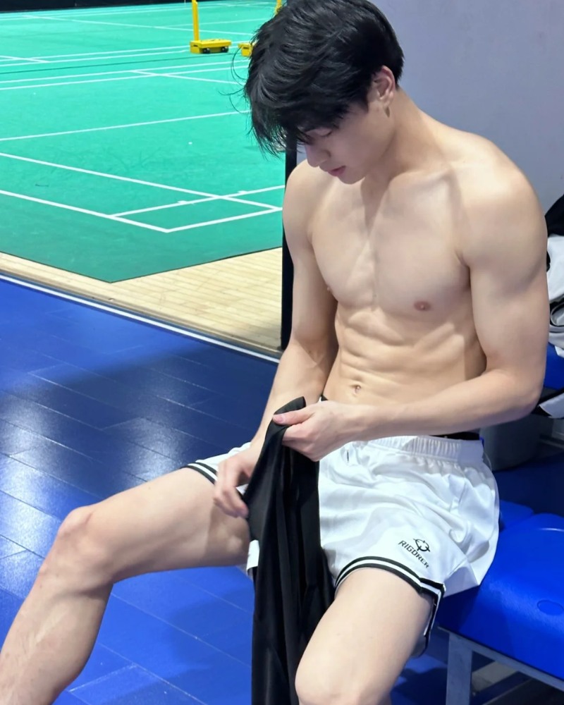 trai trung quốc 6 mũi đi tắm