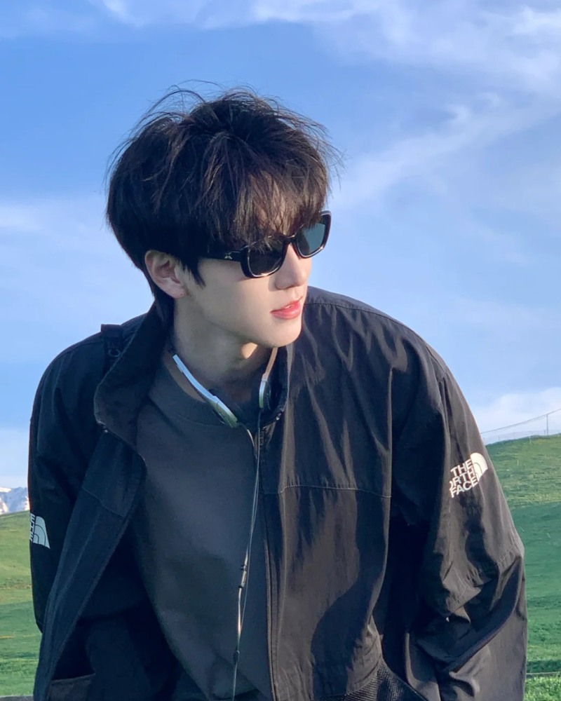 trai trung quốc đeo kính