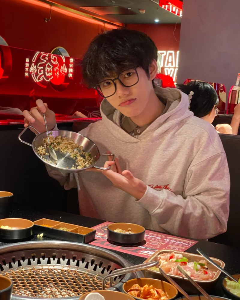 trai trung quốc đi ăn