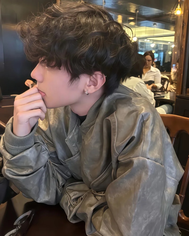 trai trung quốc khóc