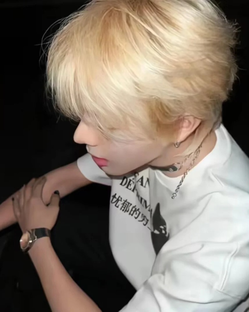 trai trung quốc ngồi