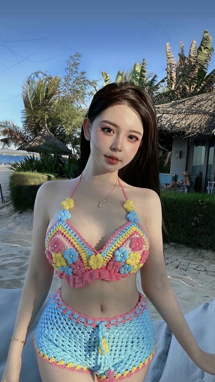 trần huyền châu bikini